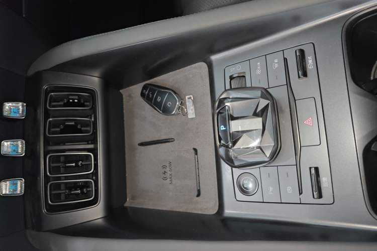 Used BYD Song L EV 2025 Intelligent Driving Version 662 km LiDAR Excellence Edition Gear Lever
