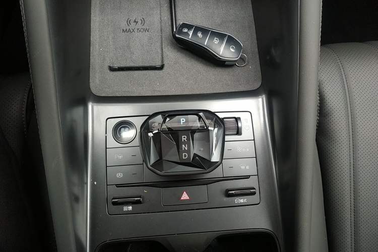 Used BYD Song L EV 2025 Intelligent Driving Version 662 km LiDAR Excellence Edition Gear Lever
