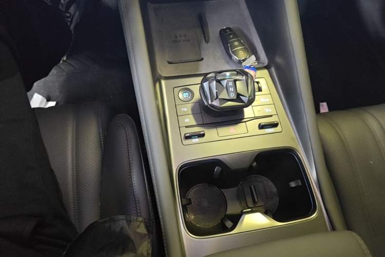 Used BYD Song L EV 2025 Intelligent Driving Version 662 km LiDAR Excellence Edition Gear Lever