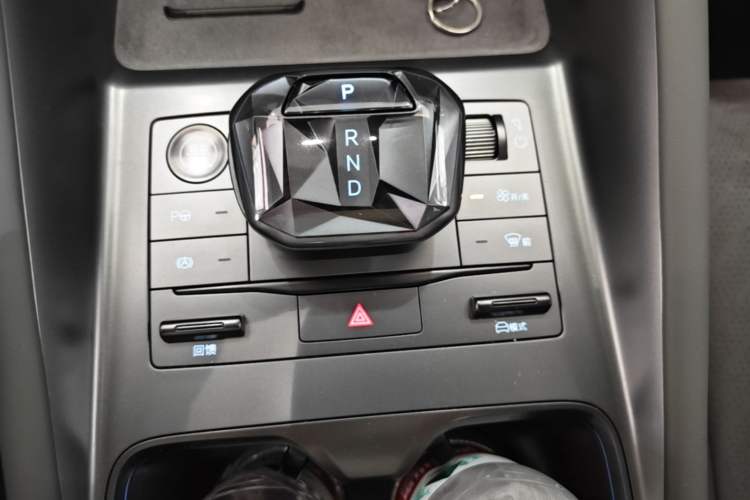Used BYD Song L EV 2025 Intelligent Driving Version 602 km Range LiDAR-equipped All-Wheel-Drive Type Gear Lever