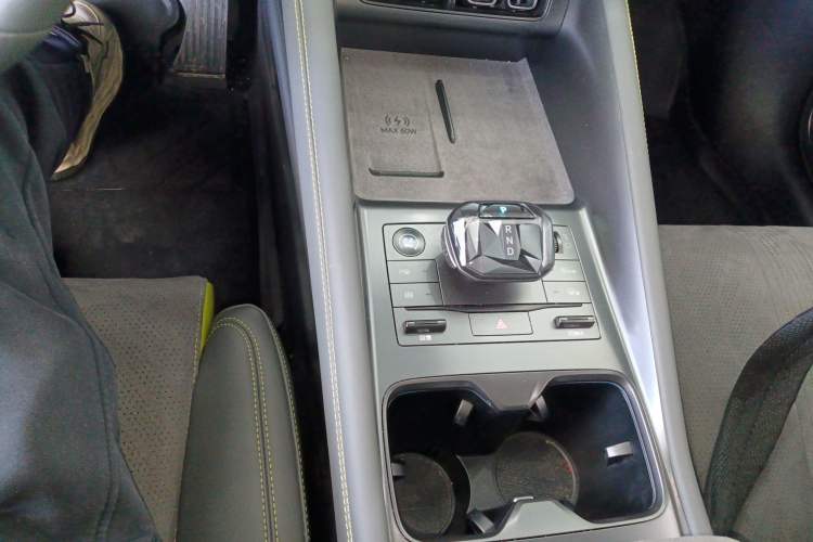 Used BYD Song L EV 2025 Intelligent Driving Version 602 km Range LiDAR-equipped All-Wheel-Drive Type Gear Lever