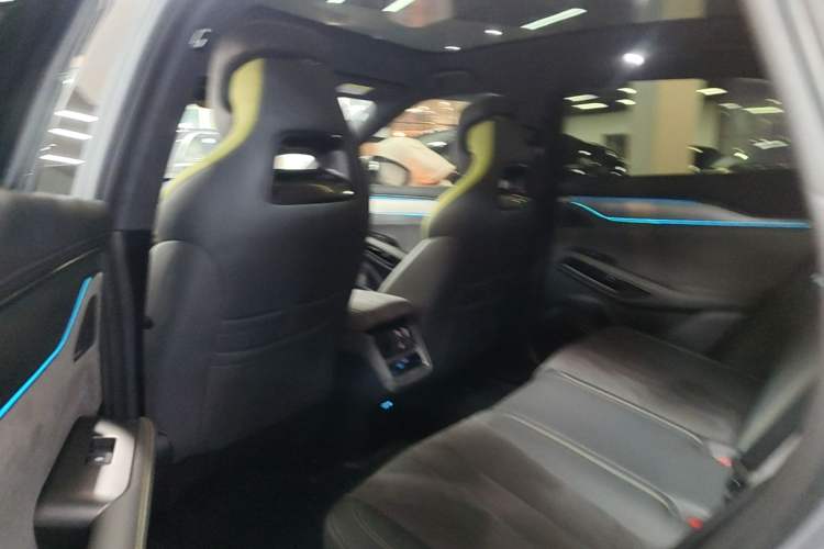 Used BYD Song L EV 2025 Intelligent Driving Version 602 km Range LiDAR-equipped All-Wheel-Drive Type Headliner