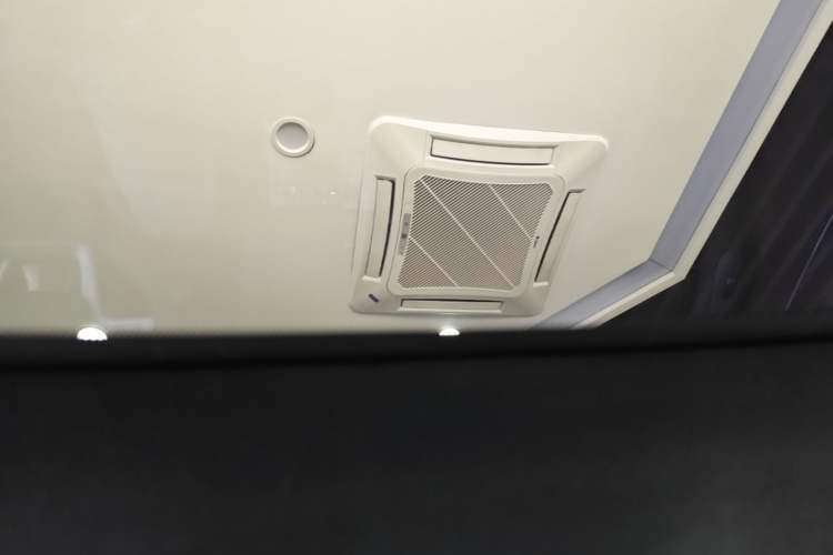 Used BYD Song L EV 2025 Intelligent Driving Version 602 km Range LiDAR-equipped All-Wheel-Drive Type Headliner