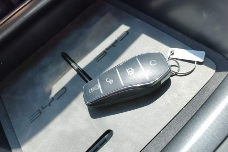 Used BYD Song L EV 2025 550 km Excellence Version Interior 1