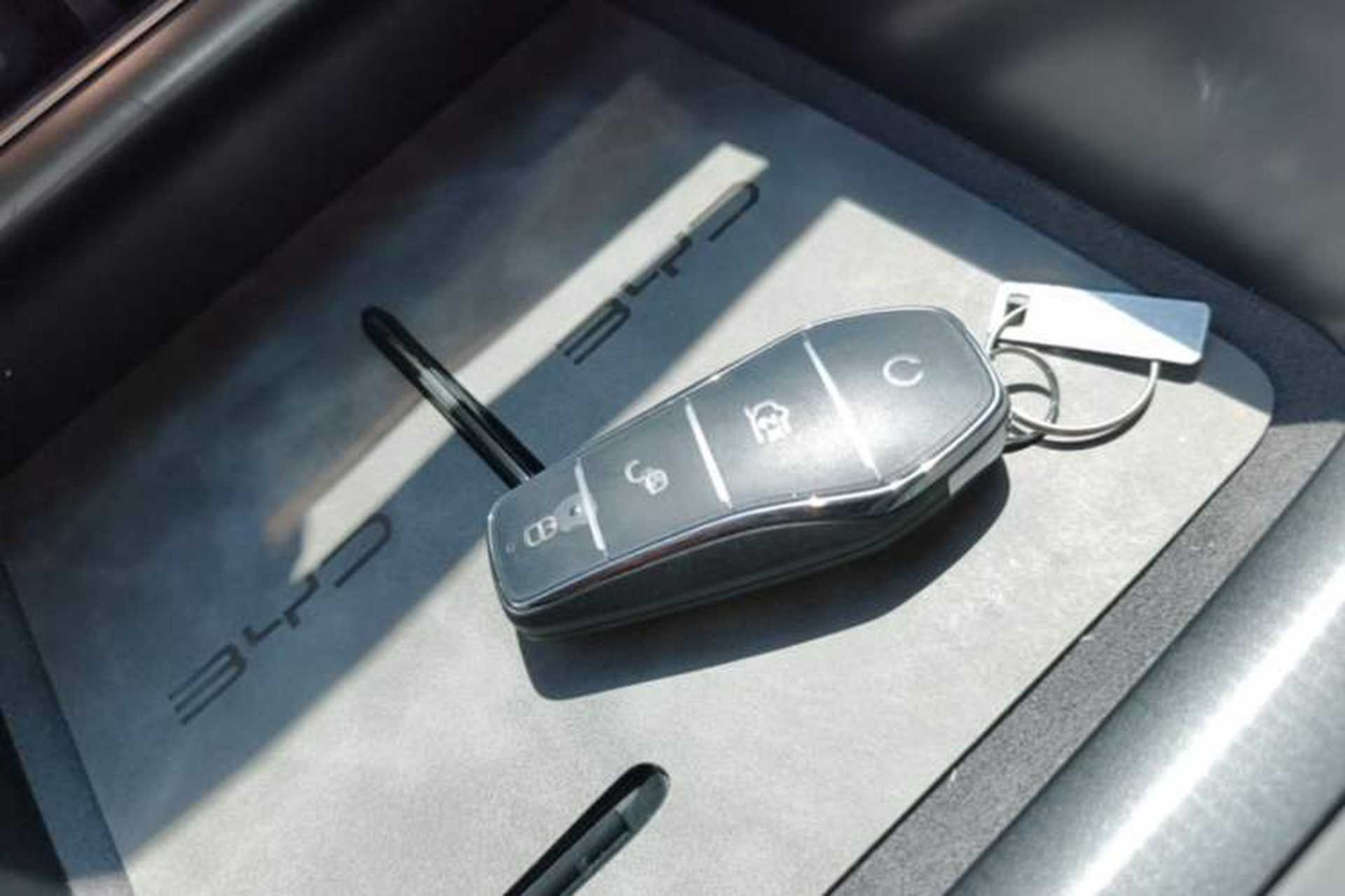 Used BYD Song L EV 2025 550 km Excellence Version Interior 1