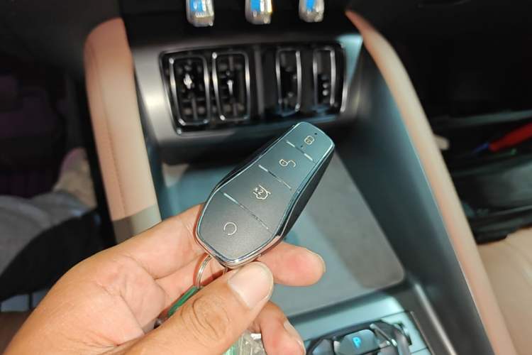 Used BYD Song L EV 2025 662 km Advanced Intelligent Driving Version Interior 1