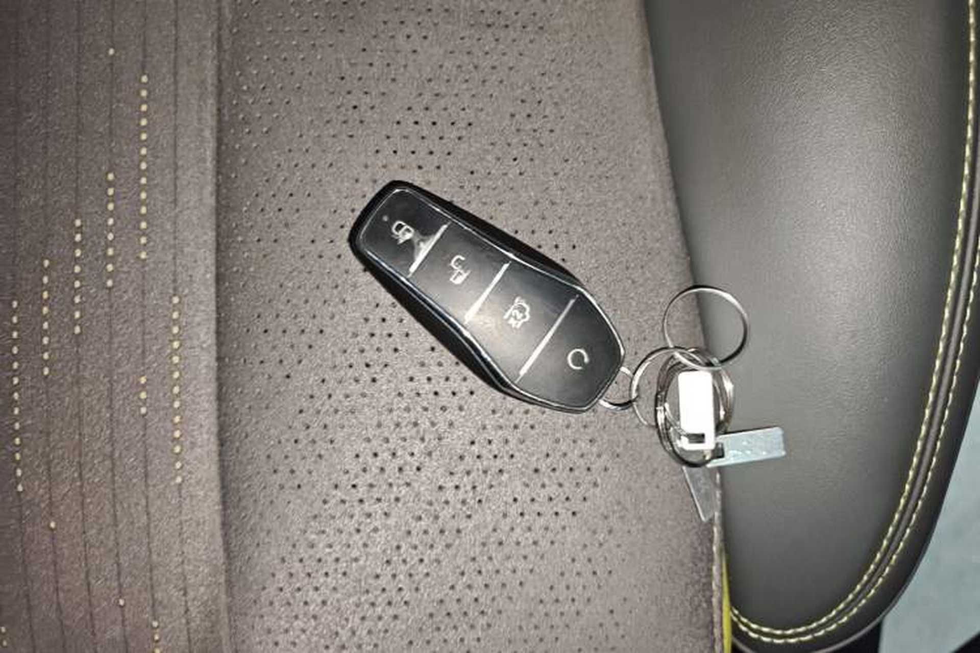 Used BYD Song L EV 2025 Intelligent Driving Version 602 km Range LiDAR-equipped All-Wheel-Drive Type Interior 1
