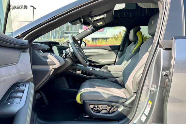 Used BYD Song L EV 2025 Intelligent Driving Version 602 km Range LiDAR-equipped All-Wheel-Drive Type Interior 1
