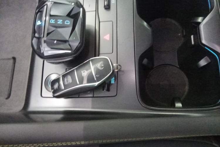 Used BYD Song L EV 2025 Intelligent Driving Version 602 km Range LiDAR-equipped All-Wheel-Drive Type Interior 1