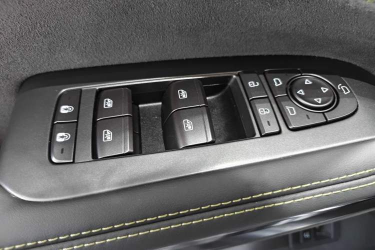 Used BYD Song L EV 2025 Intelligent Driving Version 602 km Range LiDAR-equipped All-Wheel-Drive Type Interior 10