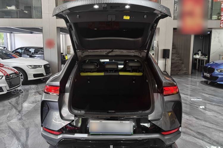 Used BYD Song L EV 2025 Intelligent Driving Version 602 km Range LiDAR-equipped All-Wheel-Drive Type Interior 12