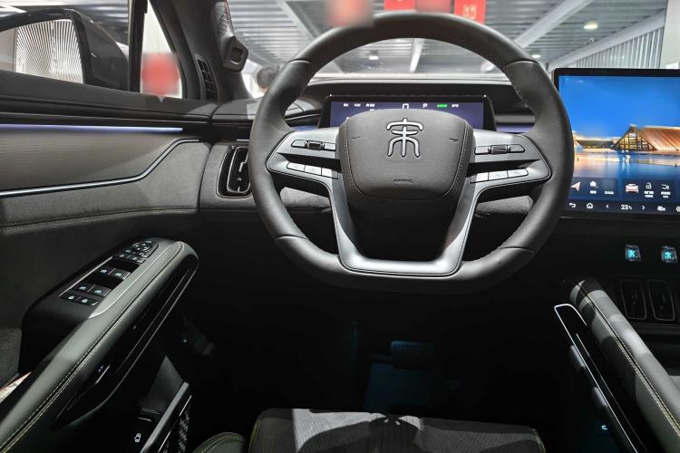 Used BYD Song L EV 2025 Intelligent Driving Version 602 km Range LiDAR-equipped All-Wheel-Drive Type Interior 3