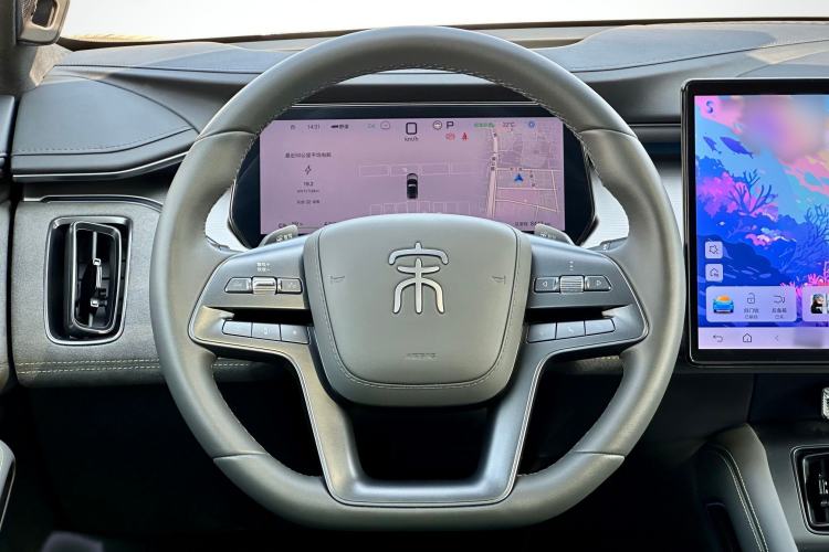 Used BYD Song L EV 2025 Intelligent Driving Version 602 km Range LiDAR-equipped All-Wheel-Drive Type Interior 4