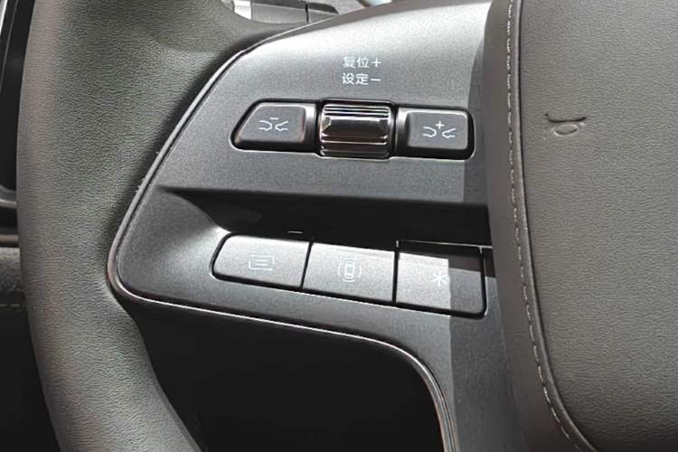 Used BYD Song L EV 2025 Intelligent Driving Version 602 km Range LiDAR-equipped All-Wheel-Drive Type Interior 6