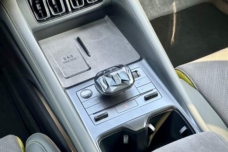 Used BYD Song L EV 2025 Intelligent Driving Version 602 km Range LiDAR-equipped All-Wheel-Drive Type Interior 7