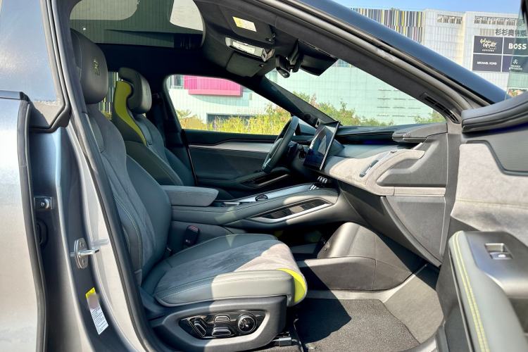 Used BYD Song L EV 2025 Intelligent Driving Version 602 km Range LiDAR-equipped All-Wheel-Drive Type Interior 9