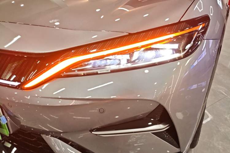 Used BYD Song L EV 2025 Intelligent Driving Version 602 km Range LiDAR-equipped All-Wheel-Drive Type Left Front Headlight