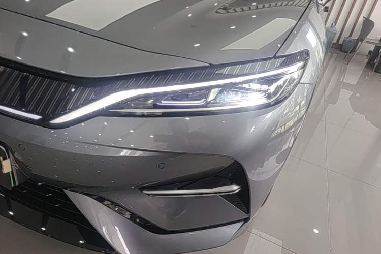 Used BYD Song L EV 2025 Intelligent Driving Version 662 km LiDAR Excellence Edition Left Front Headlight