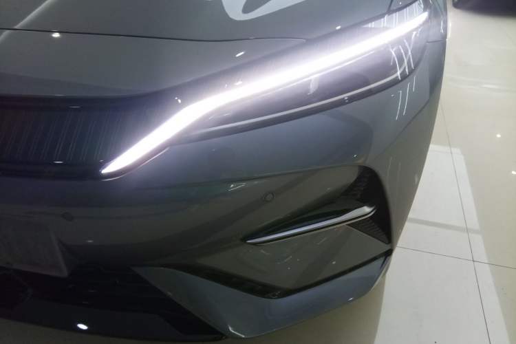 Used BYD Song L EV 2025 Intelligent Driving Version 602 km Range LiDAR-equipped All-Wheel-Drive Type Left Front Headlight