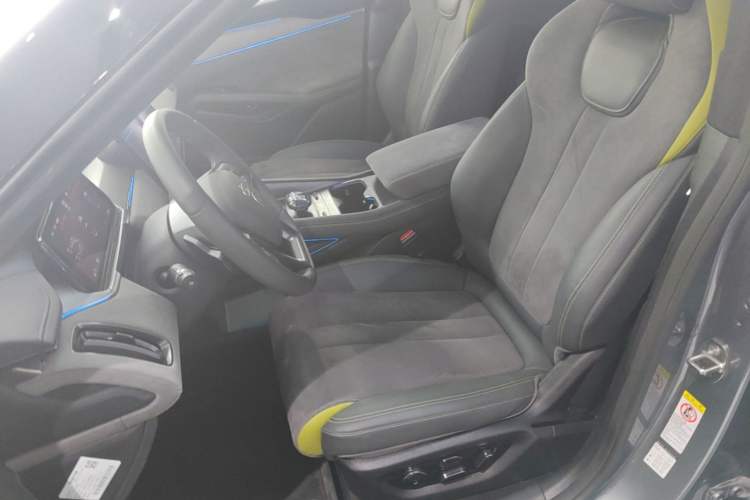 Used BYD Song L EV 2025 Intelligent Driving Version 602 km Range LiDAR-equipped All-Wheel-Drive Type Left Front Seat