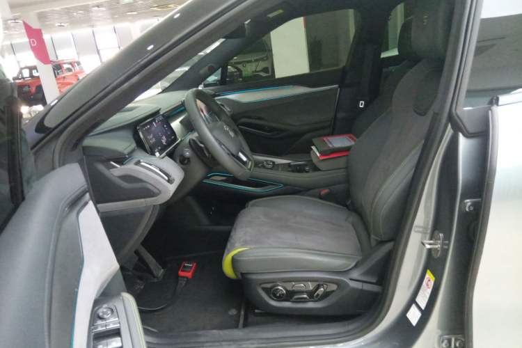 Used BYD Song L EV 2025 Intelligent Driving Version 602 km Range LiDAR-equipped All-Wheel-Drive Type Left Front Seat