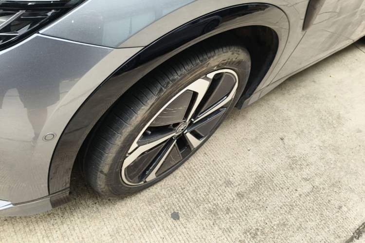 Used BYD Song L EV 2025 Intelligent Driving Version 662 km LiDAR Excellence Edition Left Front Wheel Hub