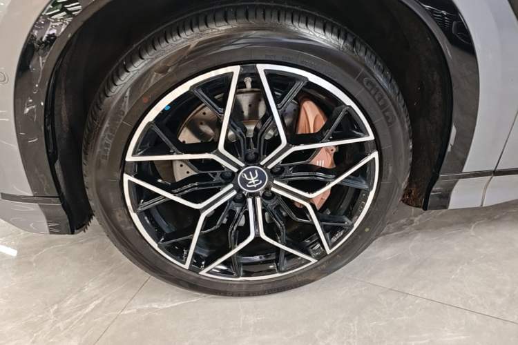 Used BYD Song L EV 2025 Intelligent Driving Version 602 km Range LiDAR-equipped All-Wheel-Drive Type Left Front Wheel Hub