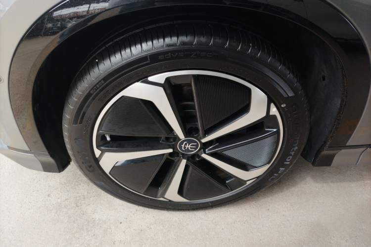 Used BYD Song L EV 2025 Intelligent Driving Version 662 km LiDAR Excellence Edition Left Front Wheel Hub