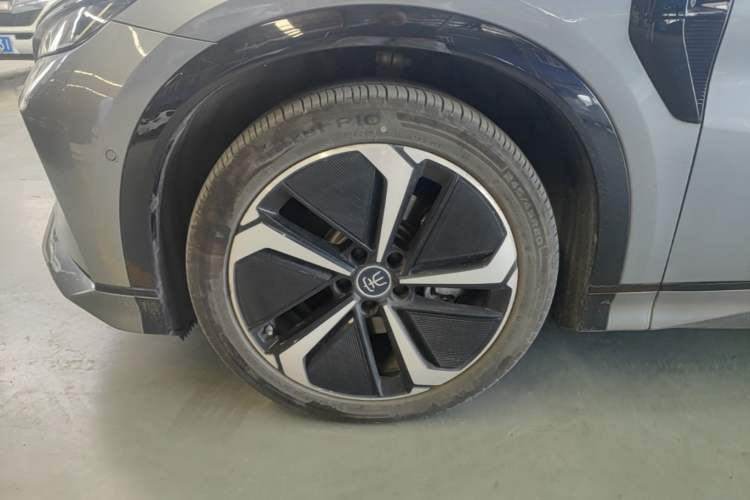 Used BYD Song L EV 2025 Intelligent Driving Version 662 km LiDAR Excellence Edition Left Front Wheel Hub