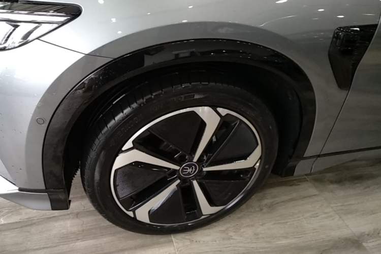 Used BYD Song L EV 2025 662 km Advanced Intelligent Driving Version Left Front Wheel Hub
