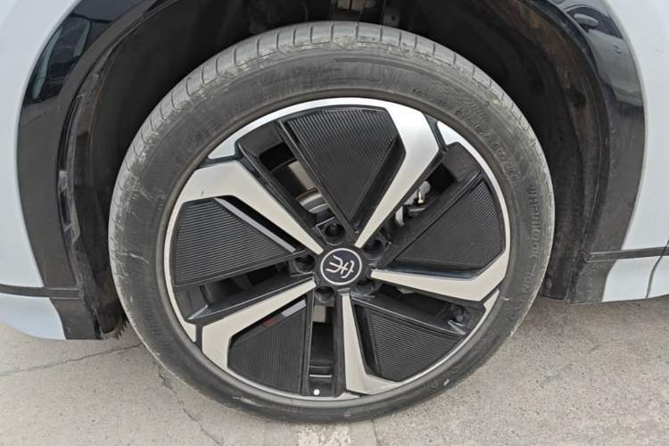 Used BYD Song L EV 2025 662 km Ultra-Range Version Left Front Wheel Hub