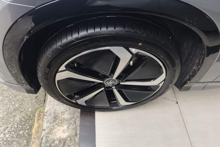 Used BYD Song L EV 2025 662 km Advanced Intelligent Driving Version Left Front Wheel Hub