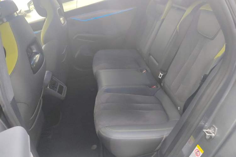 Used BYD Song L EV 2025 Intelligent Driving Version 602 km Range LiDAR-equipped All-Wheel-Drive Type Left Rear Seat
