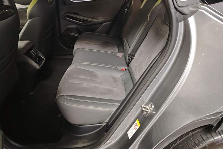 Used BYD Song L EV 2025 Intelligent Driving Version 602 km Range LiDAR-equipped All-Wheel-Drive Type Left Rear Seat