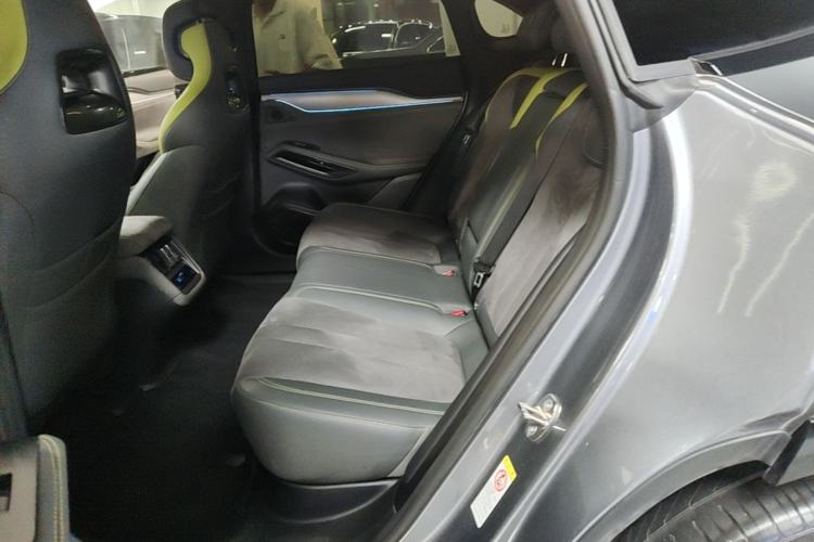 Used BYD Song L EV 2025 Intelligent Driving Version 602 km Range LiDAR-equipped All-Wheel-Drive Type Left Rear Seat