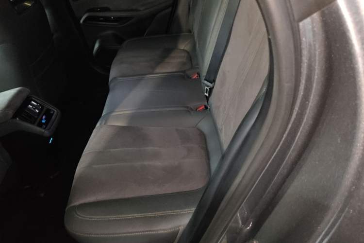 Used BYD Song L EV 2025 Intelligent Driving Version 602 km Range LiDAR-equipped All-Wheel-Drive Type Left Rear Seat