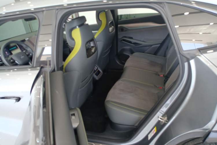 Used BYD Song L EV 2025 Intelligent Driving Version 602 km Range LiDAR-equipped All-Wheel-Drive Type Left Rear Seat