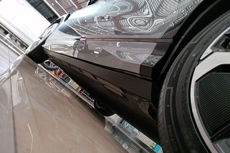 Used BYD Song L EV 2025 Intelligent Driving Version 662 km LiDAR Excellence Edition Left Side Sill