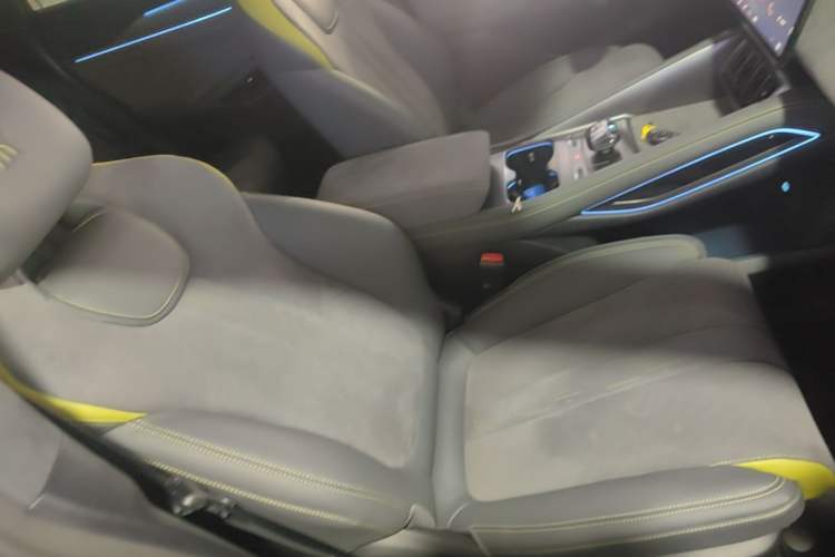 Used BYD Song L EV 2025 Intelligent Driving Version 602 km Range LiDAR-equipped All-Wheel-Drive Type Right Front Seat