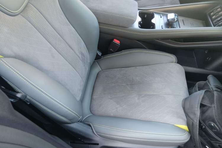 Used BYD Song L EV 2025 Intelligent Driving Version 602 km Range LiDAR-equipped All-Wheel-Drive Type Right Front Seat