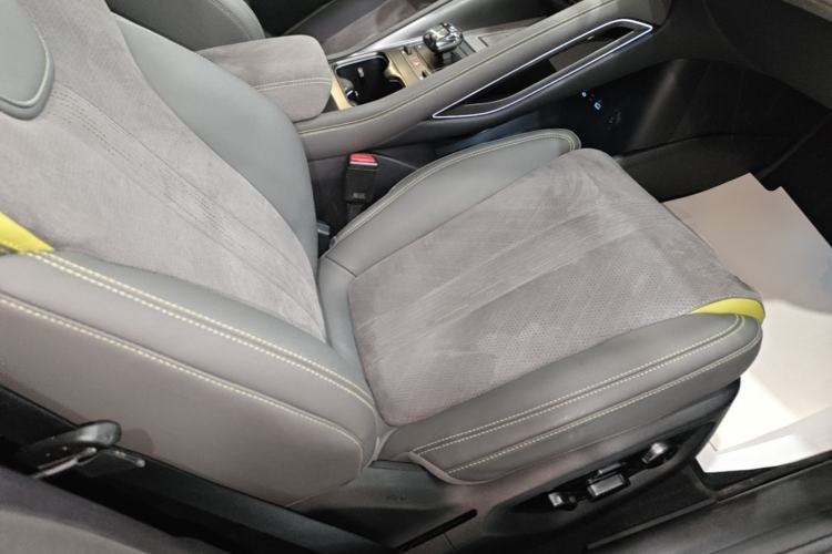 Used BYD Song L EV 2025 Intelligent Driving Version 602 km Range LiDAR-equipped All-Wheel-Drive Type Right Front Seat