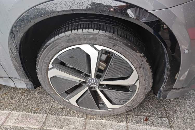 Used BYD Song L EV 2025 Intelligent Driving Version 662 km LiDAR Excellence Edition Right Front Wheel Hub
