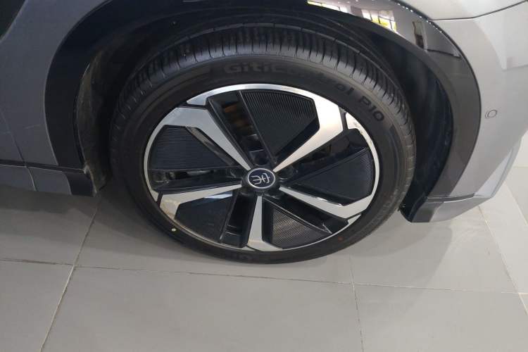Used BYD Song L EV 2025 Intelligent Driving Version 662 km LiDAR Excellence Edition Right Front Wheel Hub