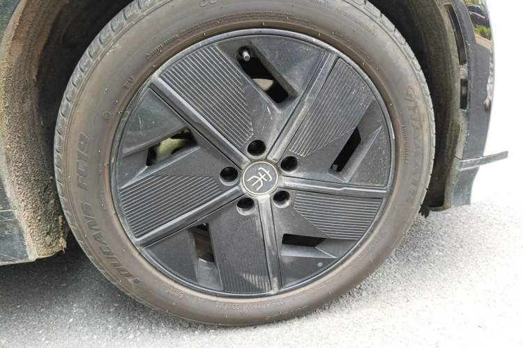 Used BYD Song L EV 2025 550 km Excellence Version Right Front Wheel Hub
