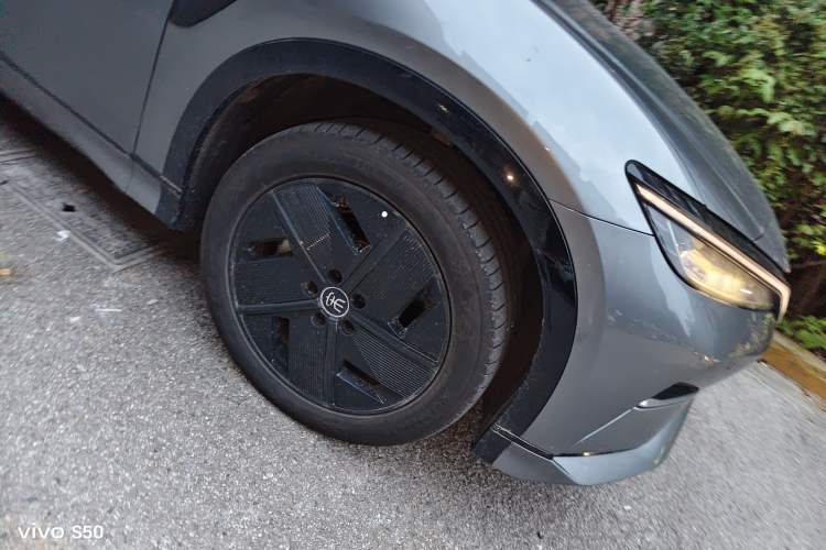 Used BYD Song L EV 2025 550 km Excellence Version Right Front Wheel Hub