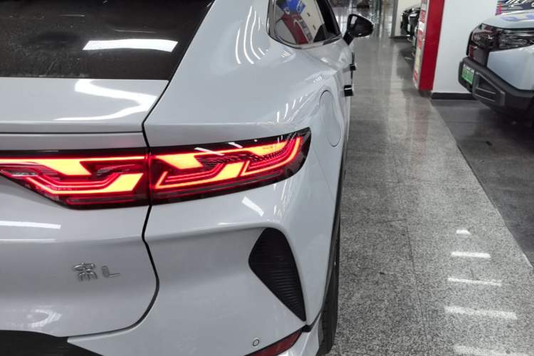 Used BYD Song L EV 2025 550 km Excellence Version Right Rear Taillight