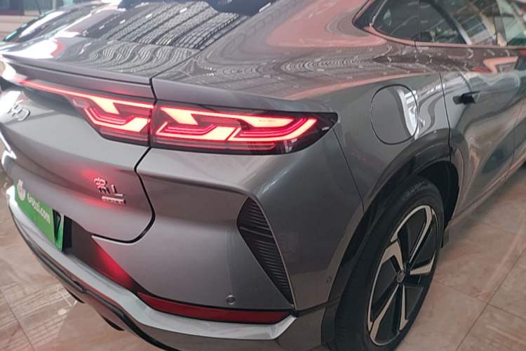 Used BYD Song L EV 2025 Intelligent Driving Version 662 km LiDAR Excellence Edition Right Rear Taillight