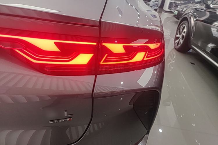 Used BYD Song L EV 2025 Intelligent Driving Version 662 km LiDAR Excellence Edition Right Rear Taillight