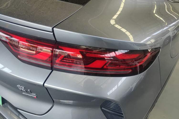 Used BYD Song L EV 2025 Intelligent Driving Version 662 km LiDAR Excellence Edition Right Rear Taillight