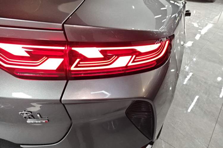 Used BYD Song L EV 2025 Intelligent Driving Version 602 km Range LiDAR-equipped All-Wheel-Drive Type Right Rear Taillight